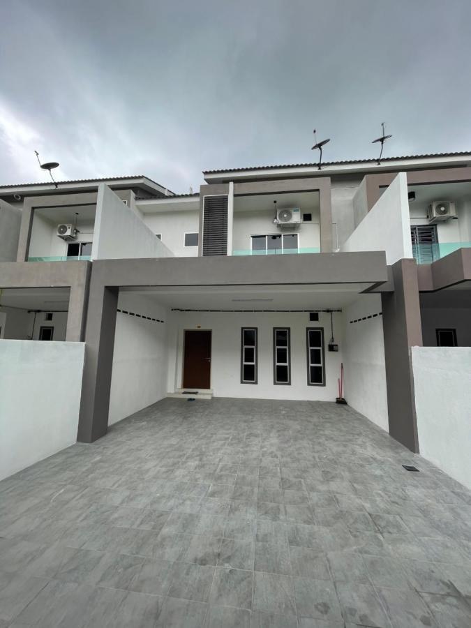 No 61 Nazirin Homestay Tmn Indah Raya 2 Manjung Lumut Eksteriør billede