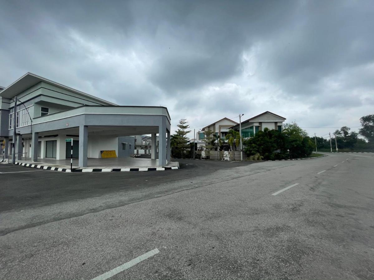 No 61 Nazirin Homestay Tmn Indah Raya 2 Manjung Lumut Eksteriør billede